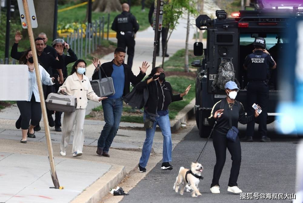 1天13起连环狙杀FBI倾巢出动开元棋牌幽灵枪手血洗华盛顿！2(图2)